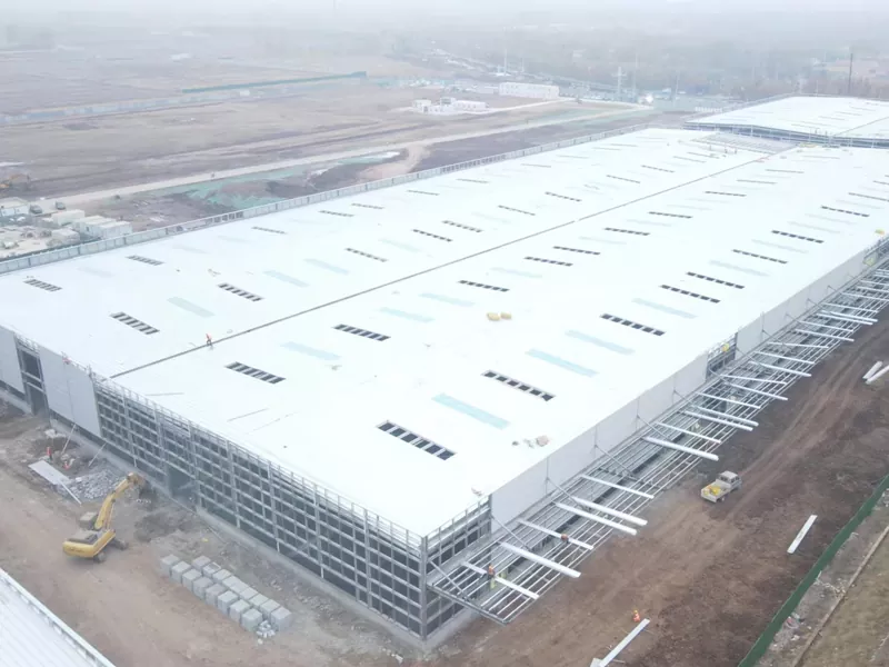 Tại sao chọn một tòa nhà kho kim loại prefab cho doanh nghiệp của bạn?